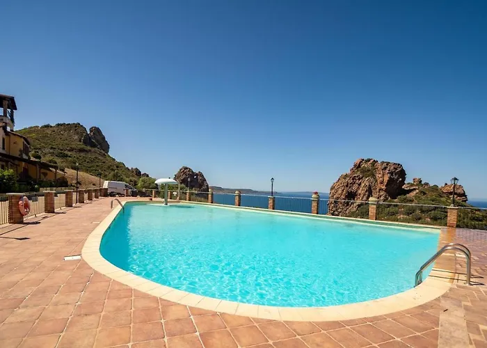L\'Estasi Tanca Piras A Bordo Piscina Con Vista Mare